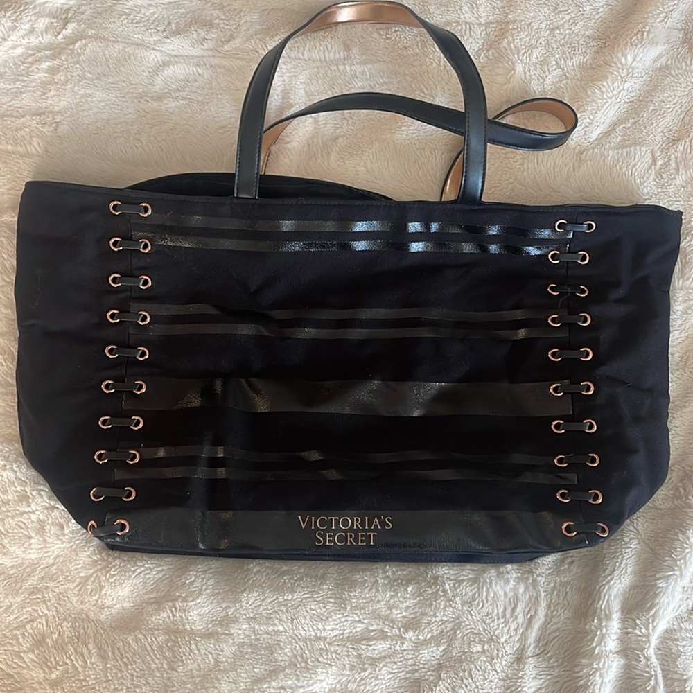 VS tote bag. Good for school, travel or the beach